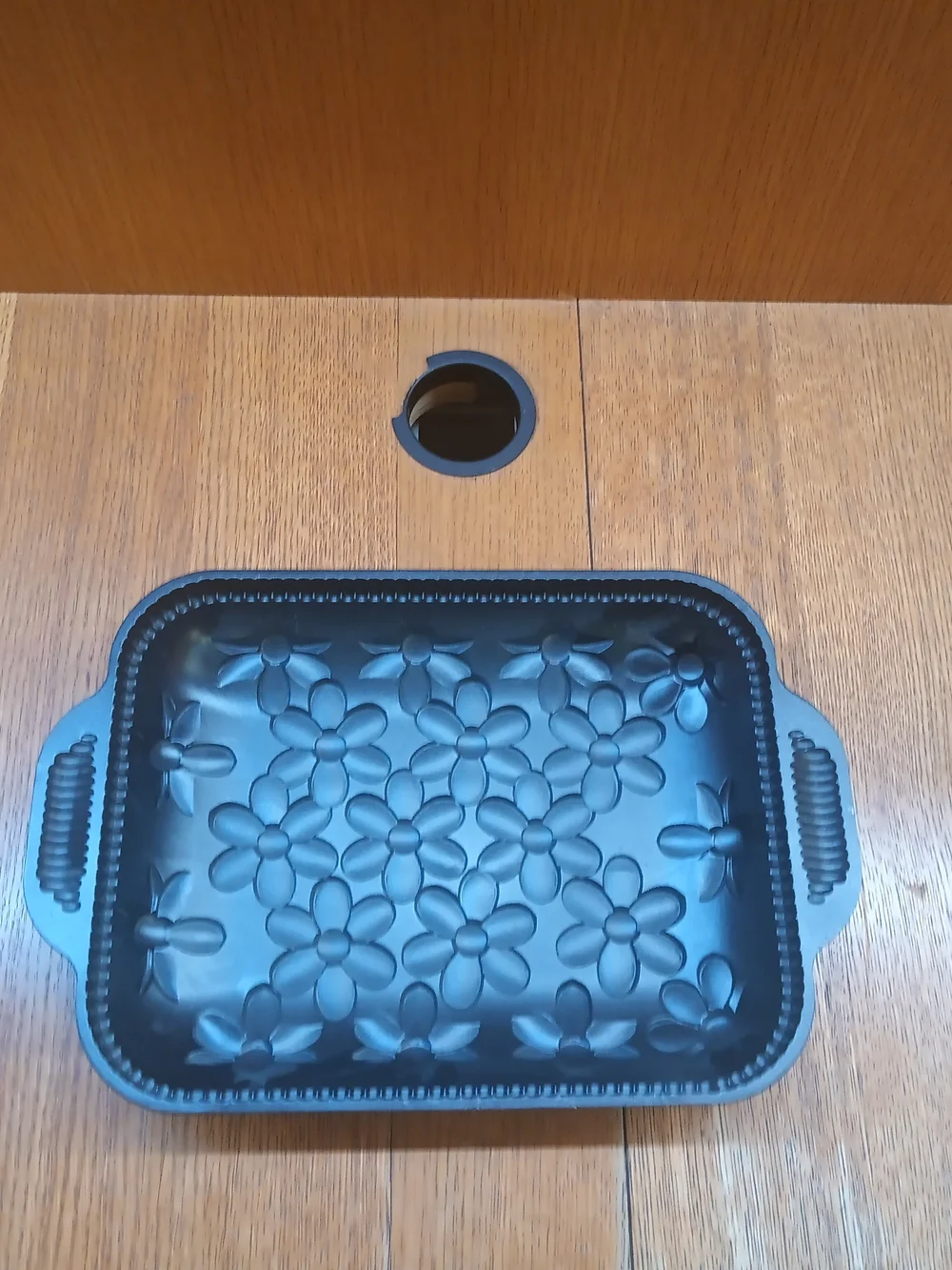 Nordic Ware Daisy Cake Pan - Black